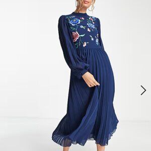 Embroidered Floral Dress - US 6 Navy Blue